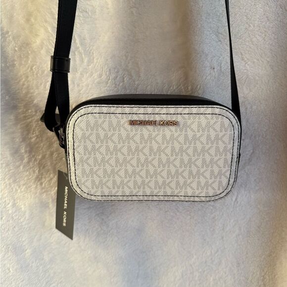 Michael Kors Cooper Double Zip Camera Crossbody - Picture 1 of 11